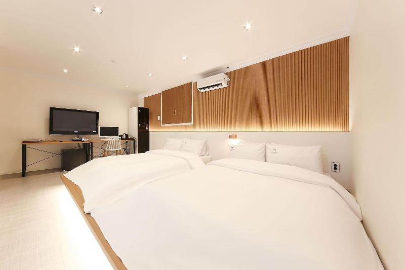 W Lounge Hotel image