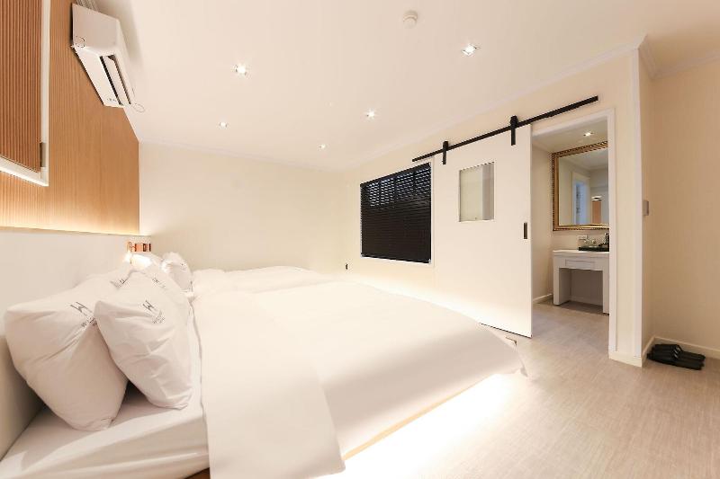 W Lounge Hotel image