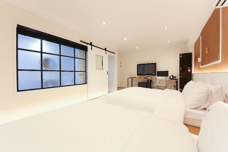 W Lounge Hotel image