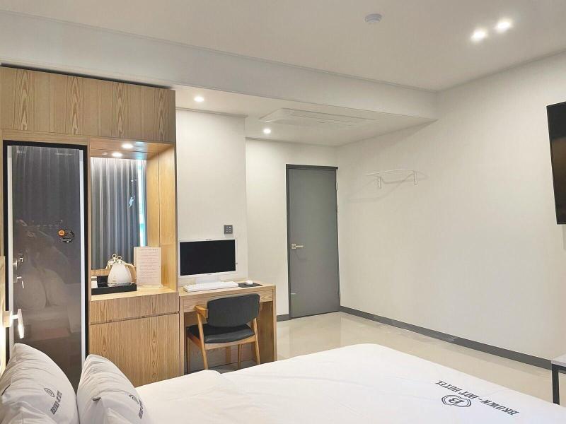 Vip Hotel image