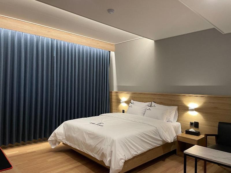 Vip Hotel image