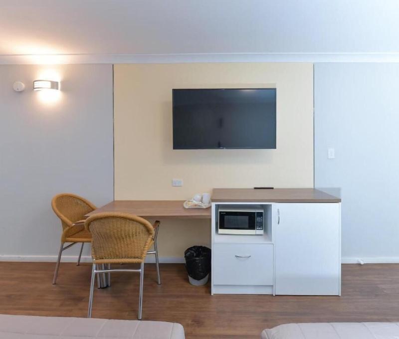 Platinum Motel image