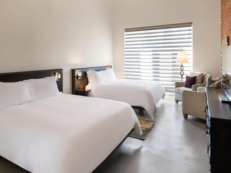 QUADRUPLE CITY VIEW TWO QUEEN BEDS — photo 6
