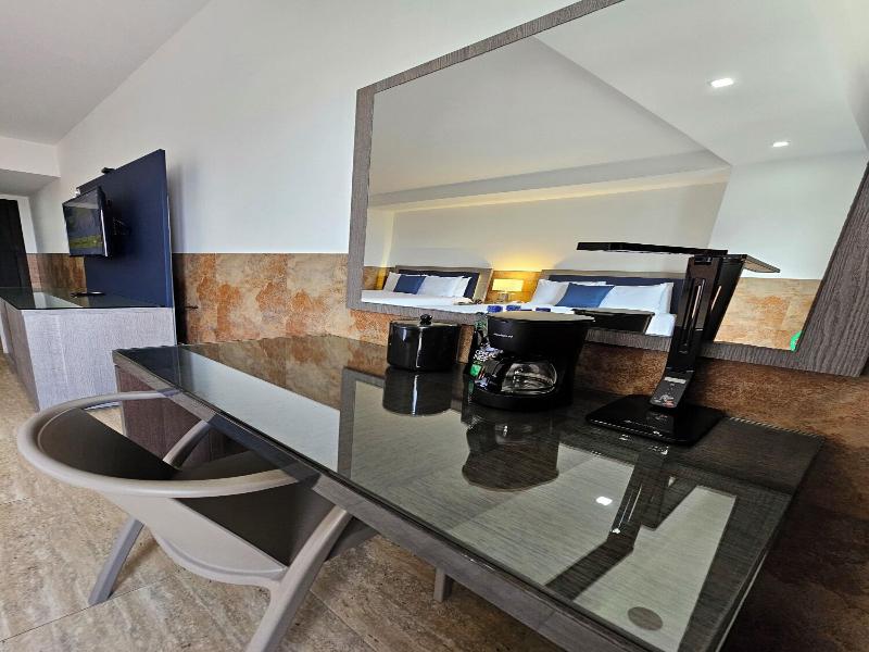 Beverly Hills: Hotel & Business image