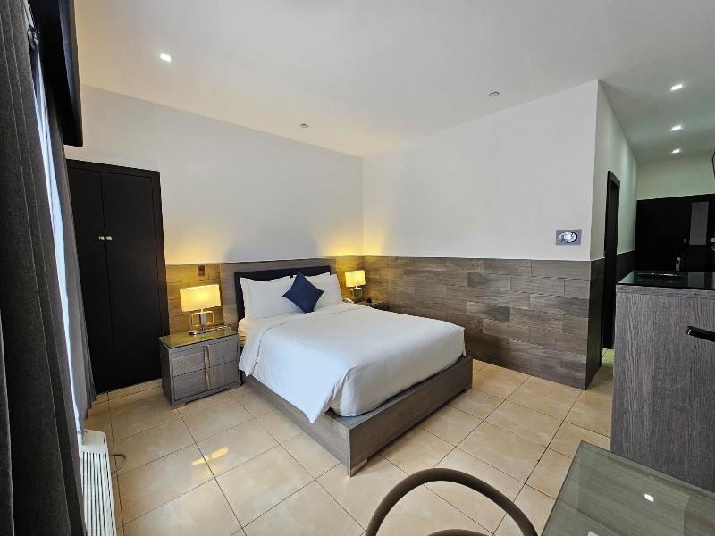 Beverly Hills: Hotel & Business image
