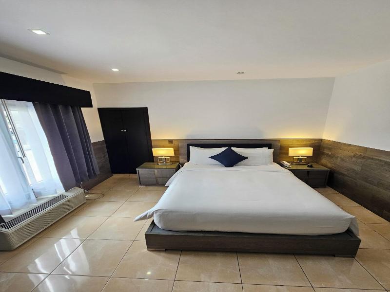 Beverly Hills: Hotel & Business image
