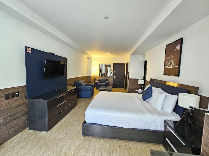 Beverly Hills: Hotel & Business image
