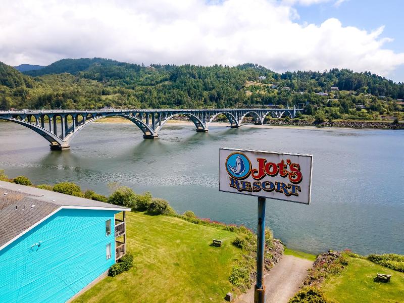 Jot's Resort image