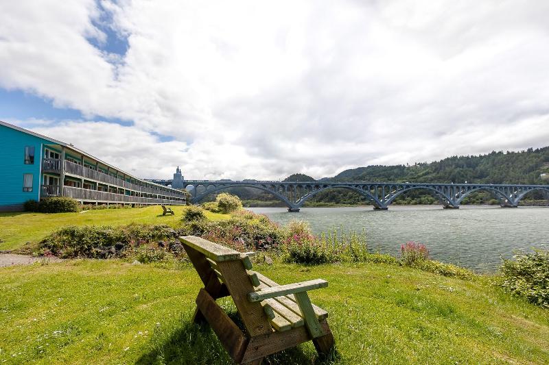 Jot's Resort image