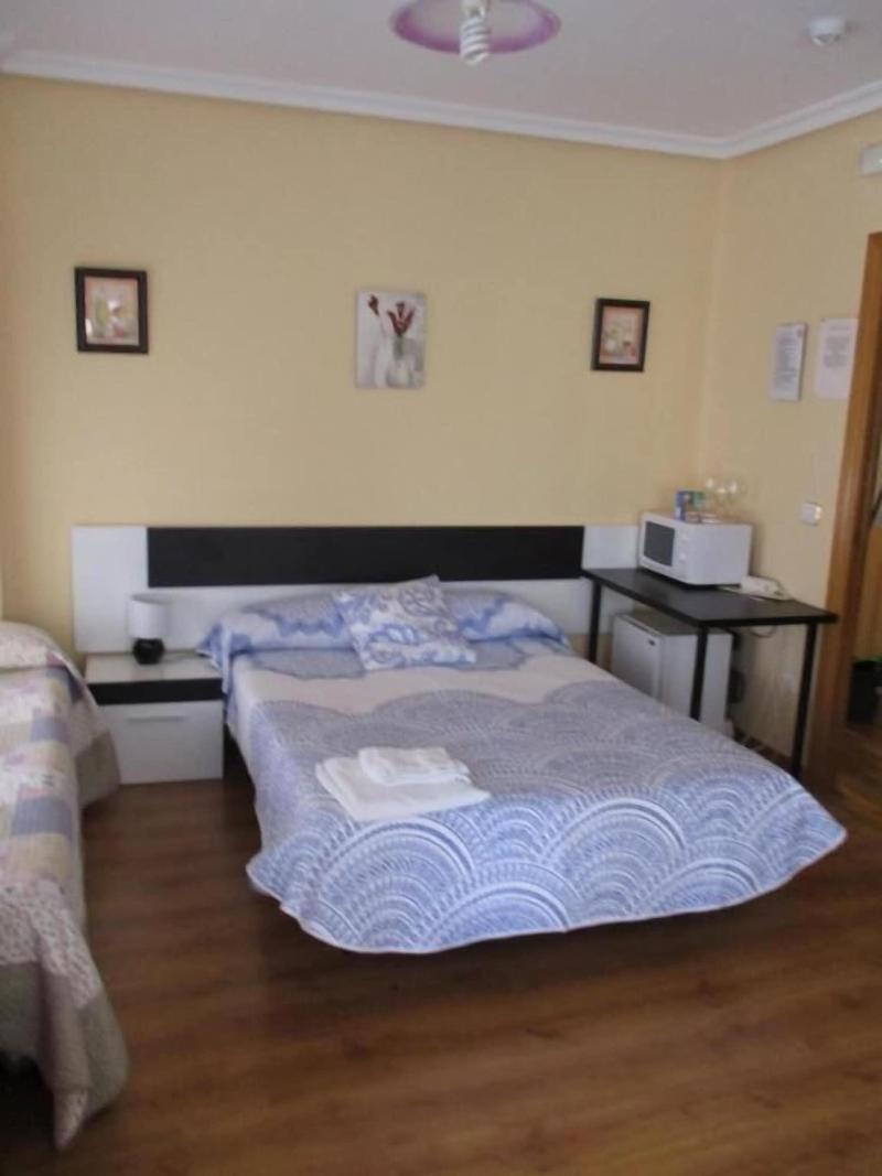 Hostal Becares image