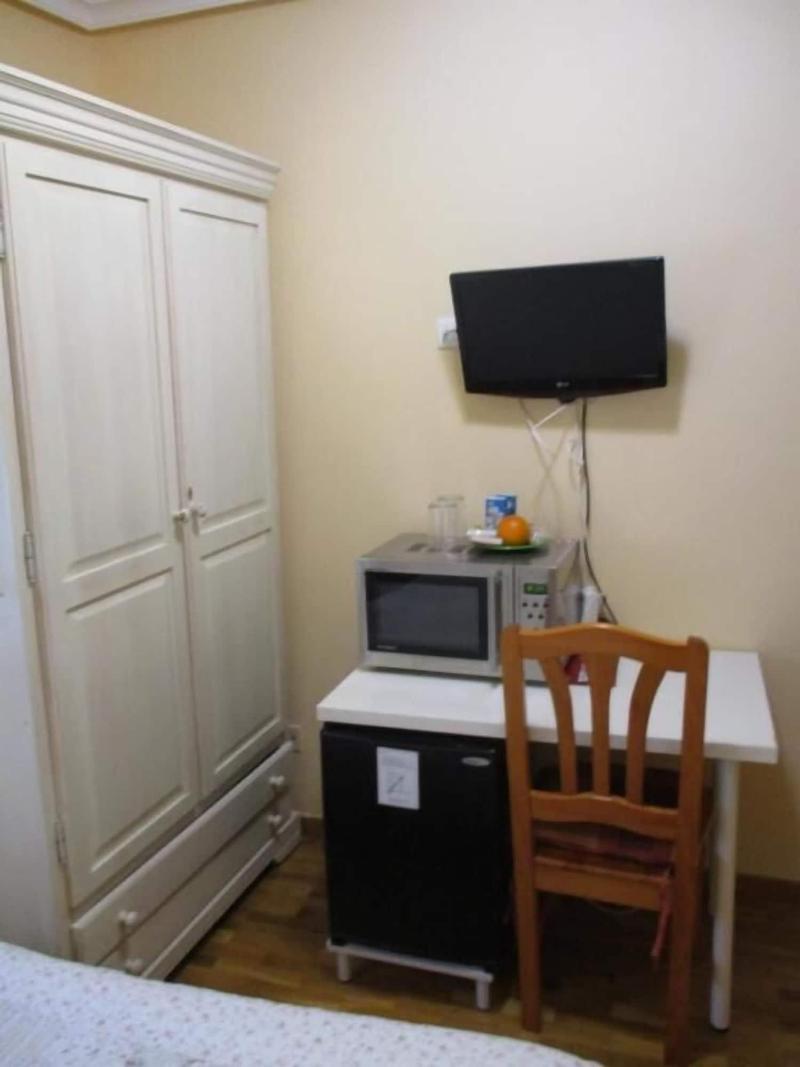 Hostal Becares image