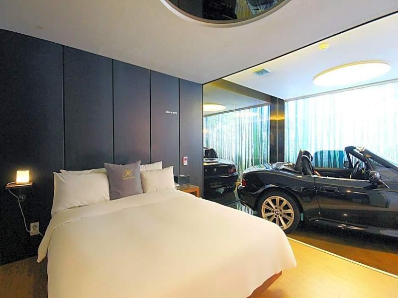 H Drive Hotel image