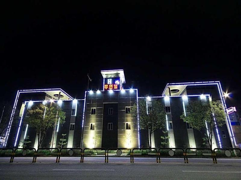 H Drive Hotel image