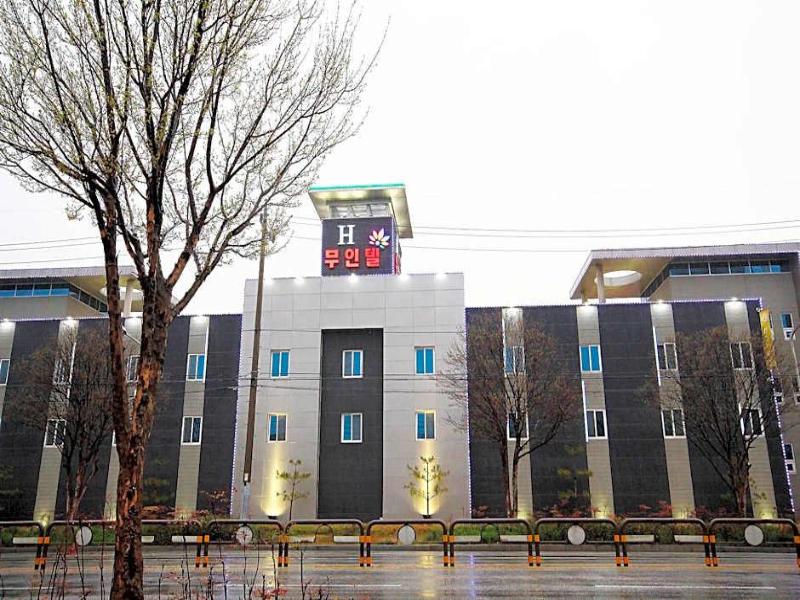 H Drive Hotel image