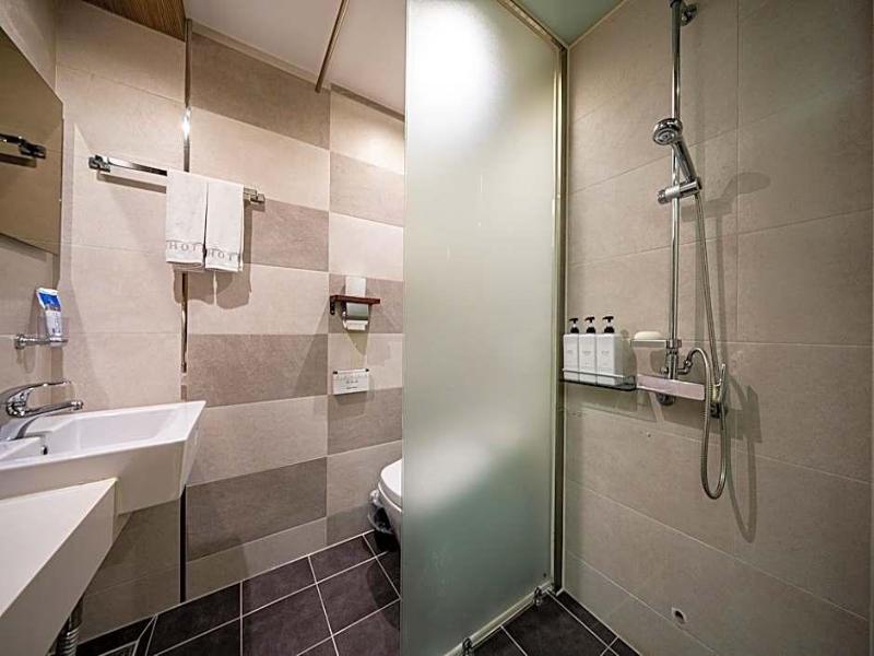 H Drive Hotel image 3