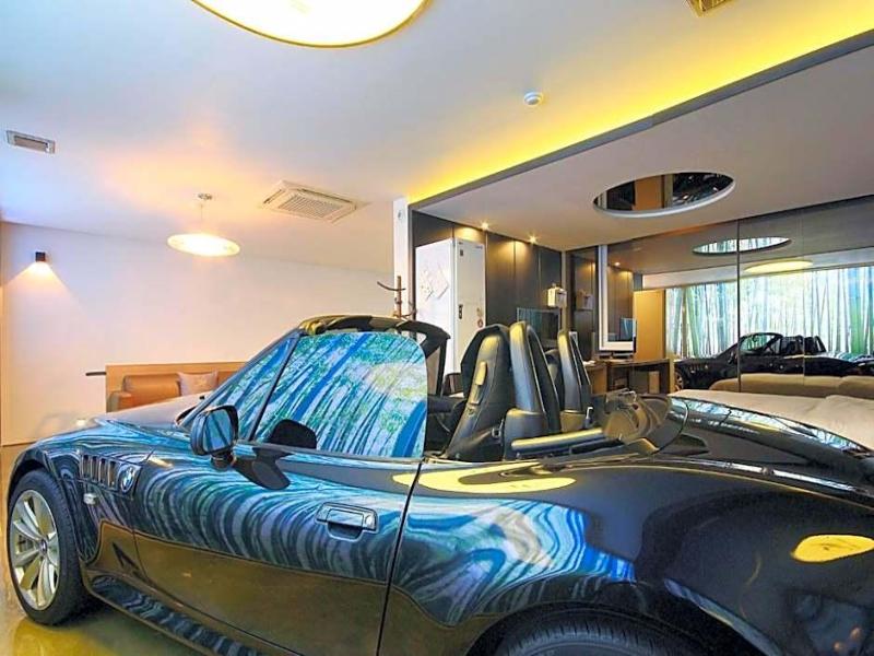 H Drive Hotel image