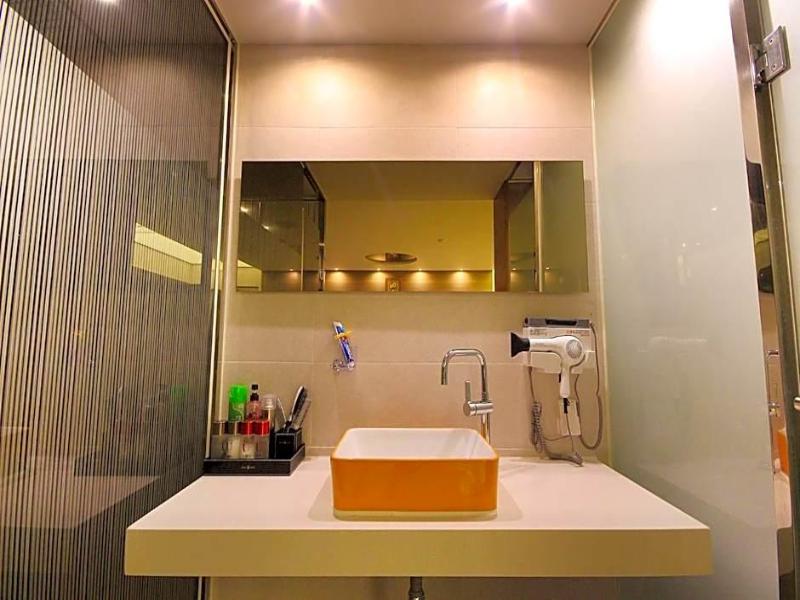 H Drive Hotel image 9