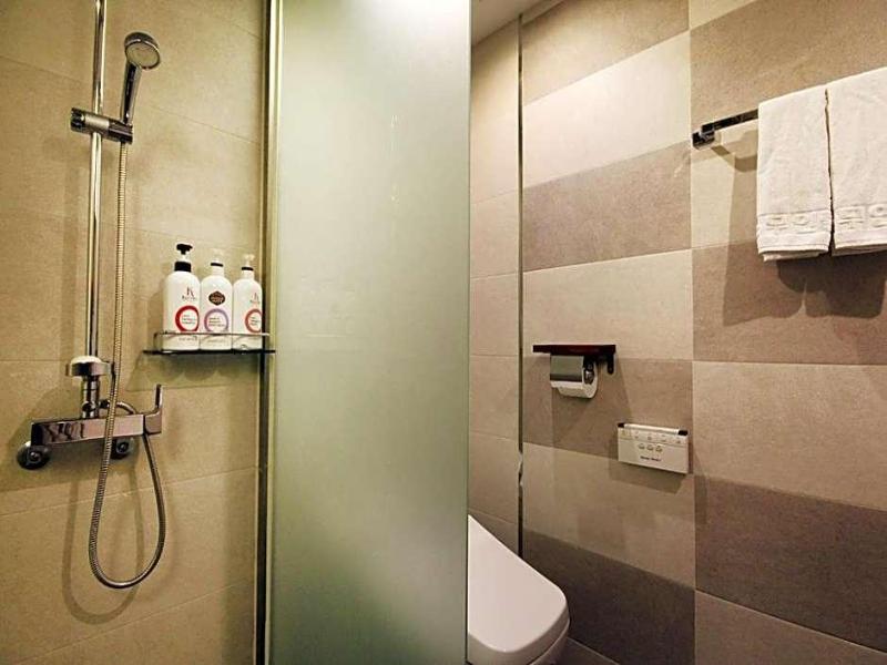 H Drive Hotel image
