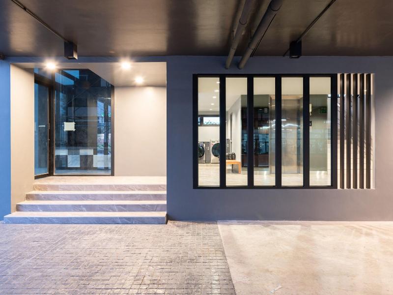 Oblique Apartment image