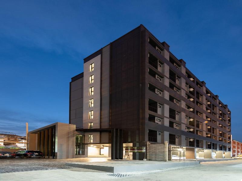 Oblique Apartment image