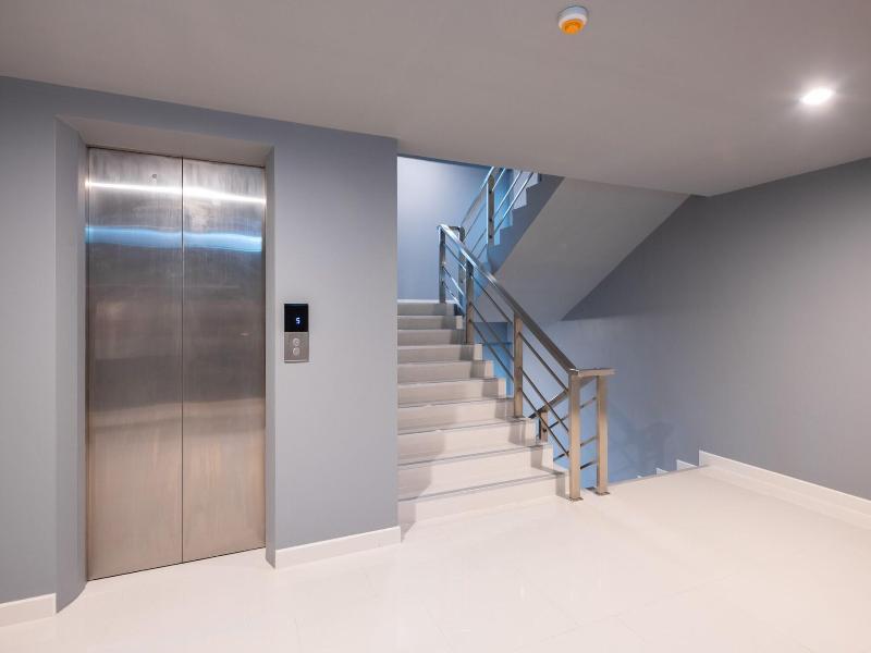 Oblique Apartment image