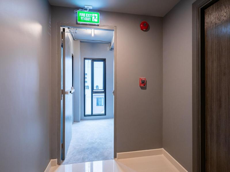 Oblique Apartment image