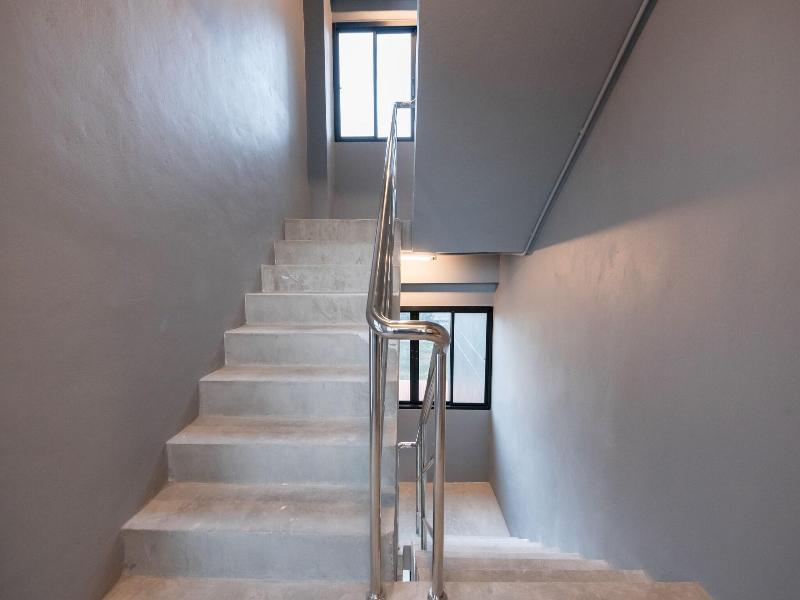 Oblique Apartment image