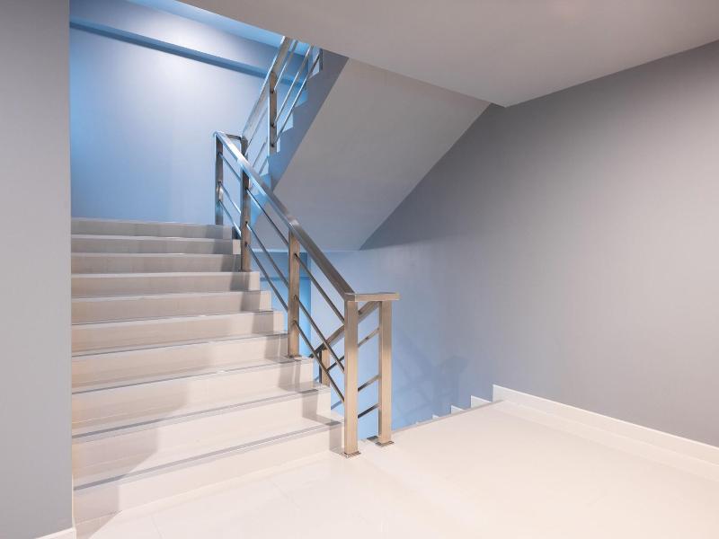 Oblique Apartment image