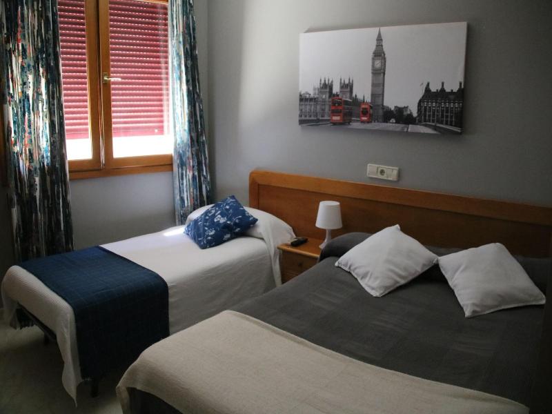 Hostal Burgalés image