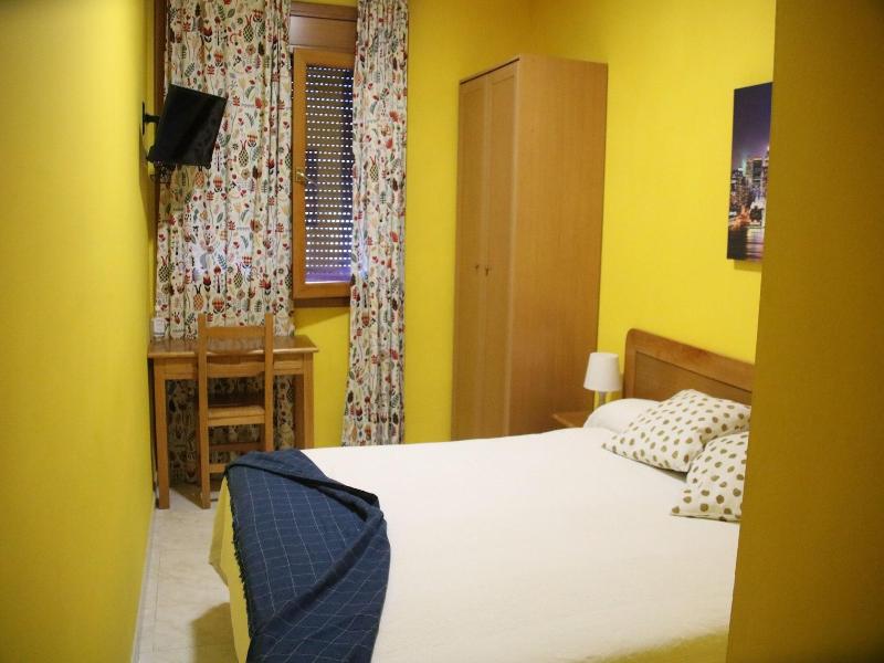 Hostal Burgalés image