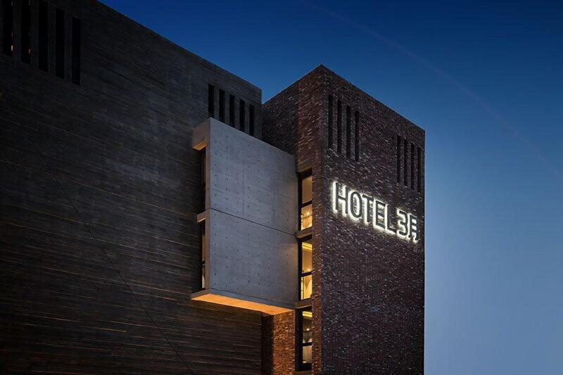 Hotel March image