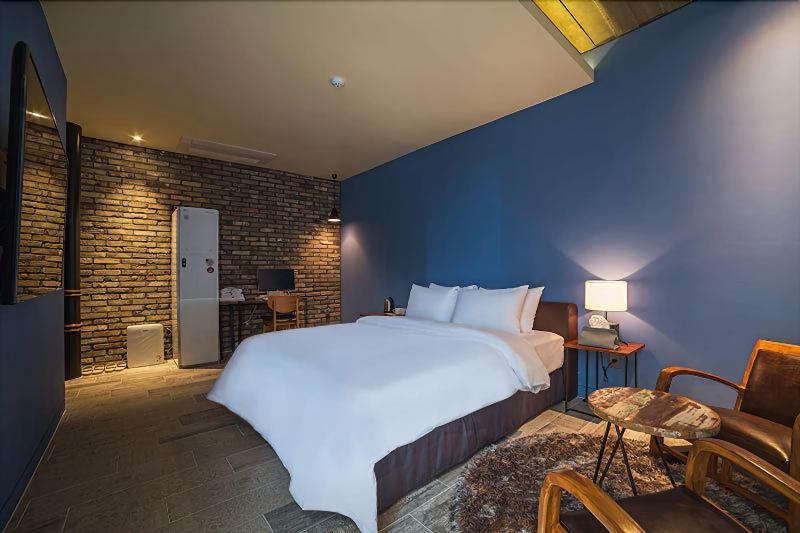 Hotel March image