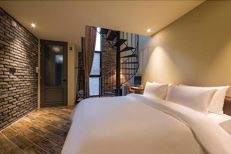 Hotel March image