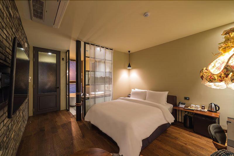 Hotel March image