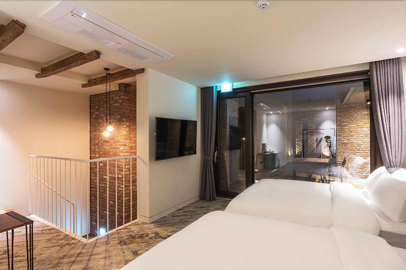 Hotel March image