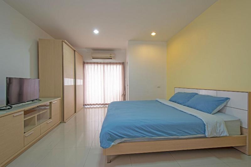 Sansuk Apartment image