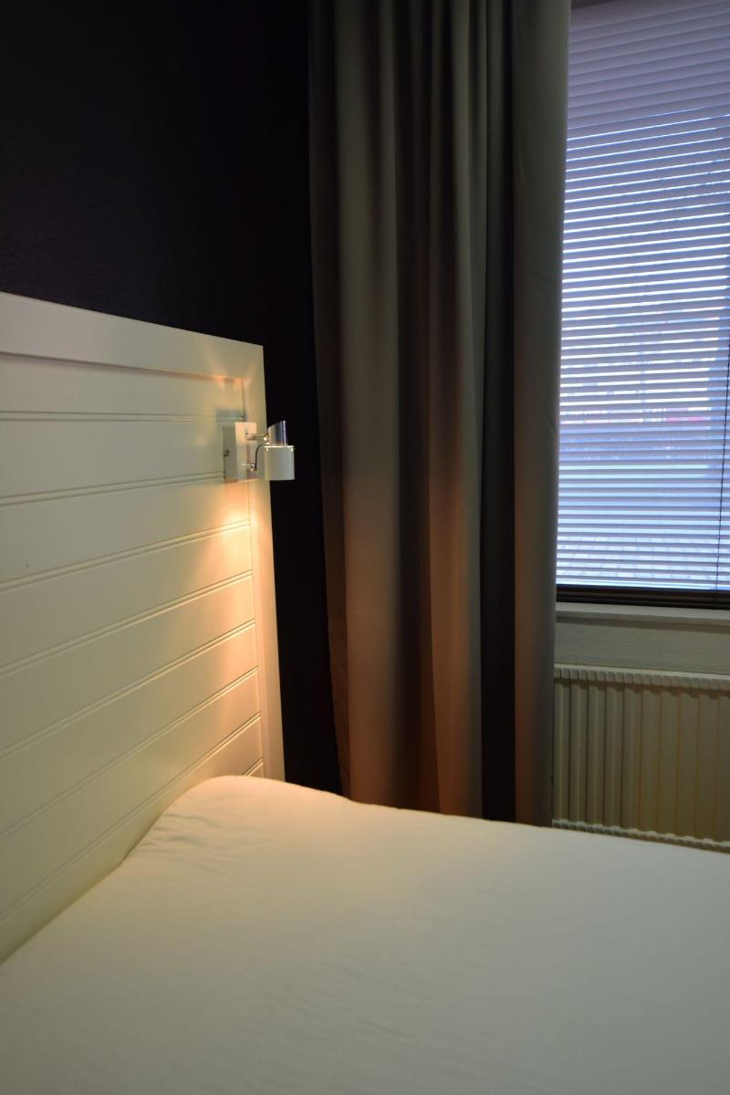 Hostel Snoozemore image