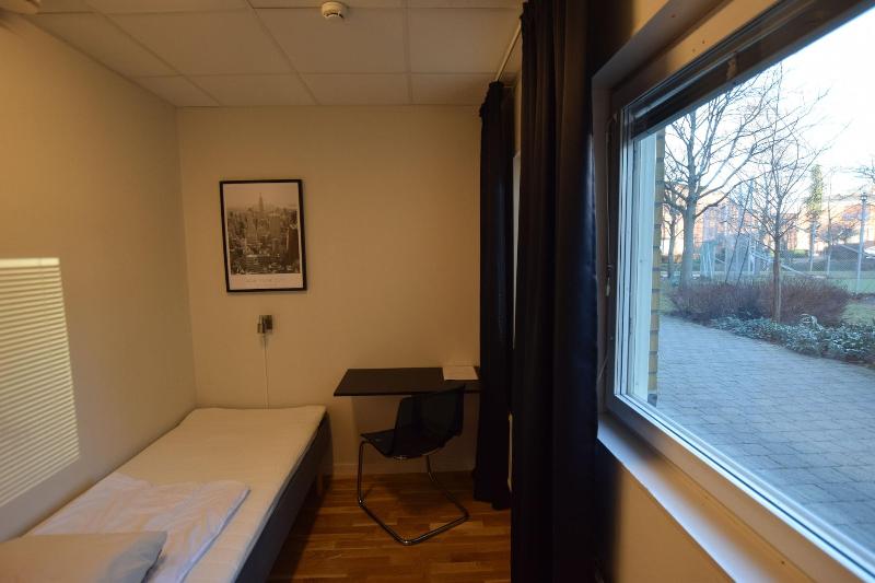 Hostel Snoozemore image