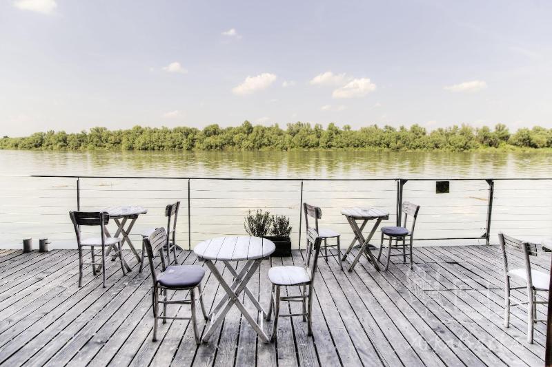 Arkabarka Floating Hostel And Apartments image