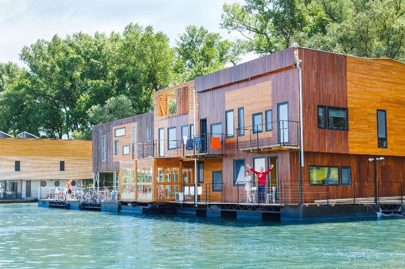 Arkabarka Floating Hostel And Apartments image