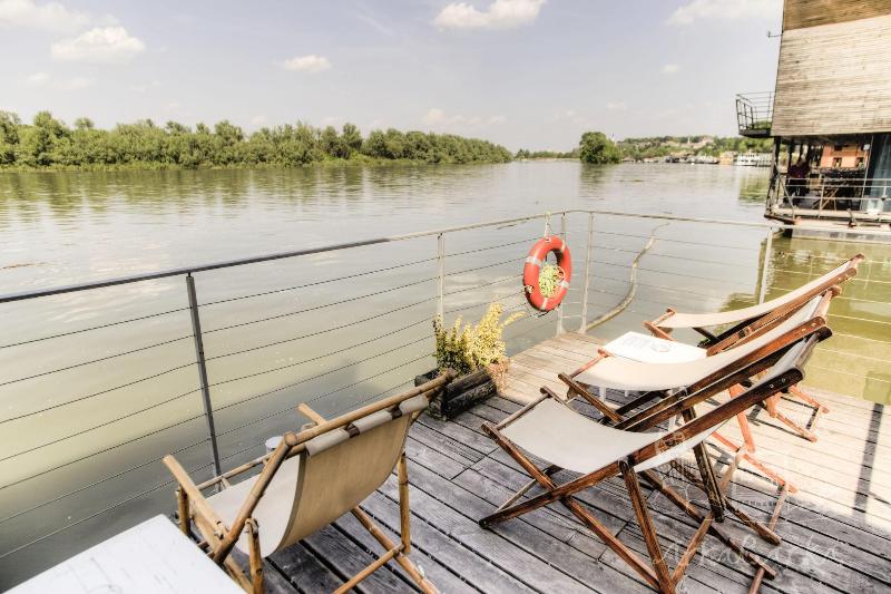 Arkabarka Floating Hostel And Apartments image