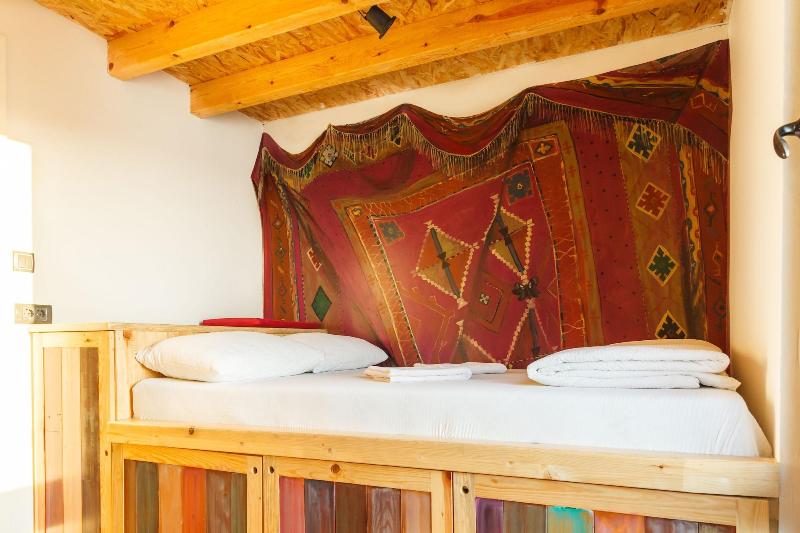 Arkabarka Floating Hostel And Apartments image