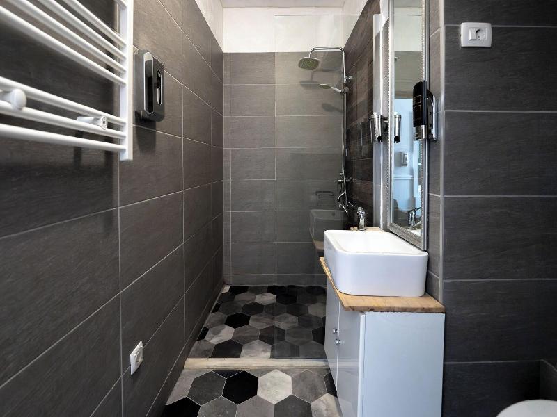 Hotel Queens image