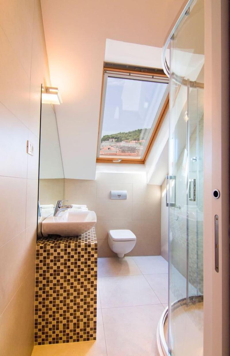 Laura Lux Suites image