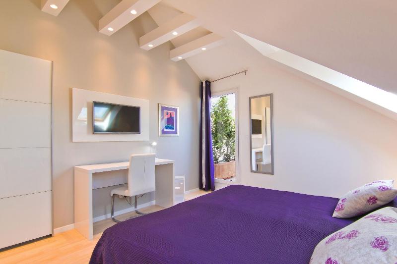 Laura Lux Suites image