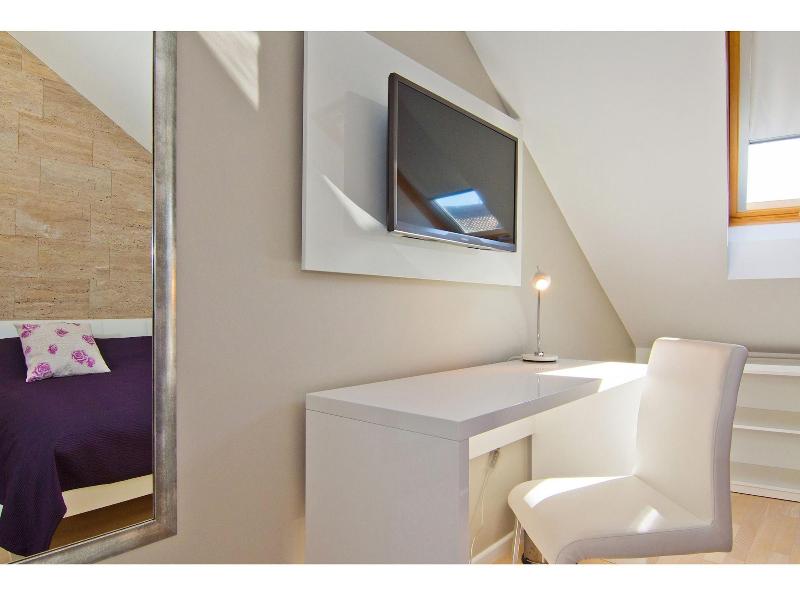 Laura Lux Suites image