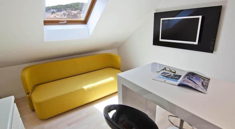 Laura Lux Suites image