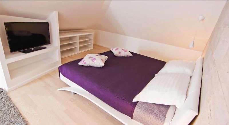 Laura Lux Suites image