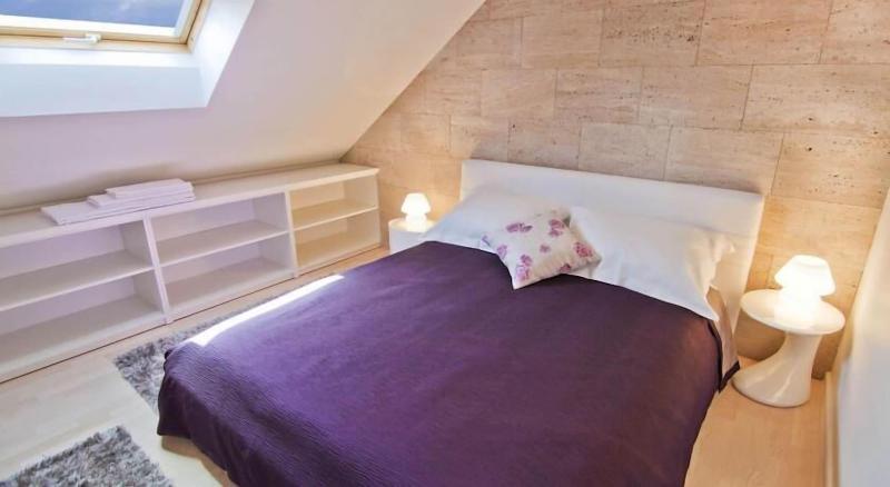 Laura Lux Suites image