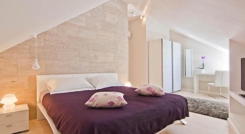 Laura Lux Suites image